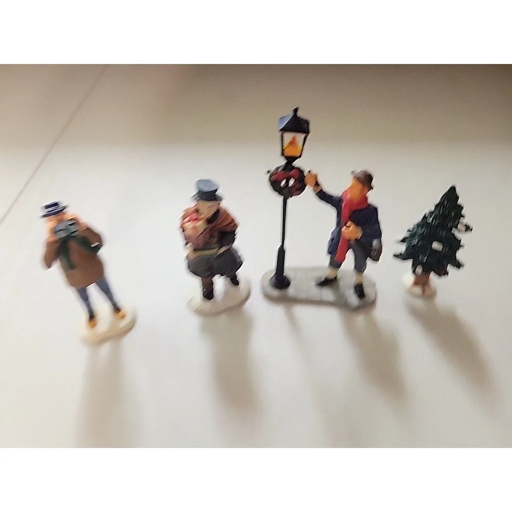 Lemax Christmas Village Figures Accessory Tree‎ Presents lantern light lot